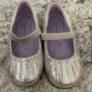 stride rite size 4.5 wide silver shoes. like new, memory foam